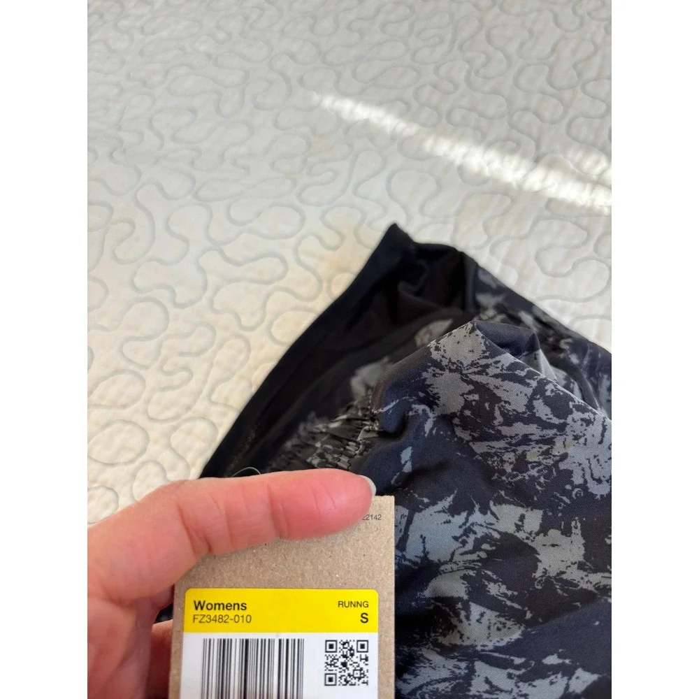 Nike Women's Dri-FIT Running Shorts Black Grey Abstract Print Mesh Trim‎ Small